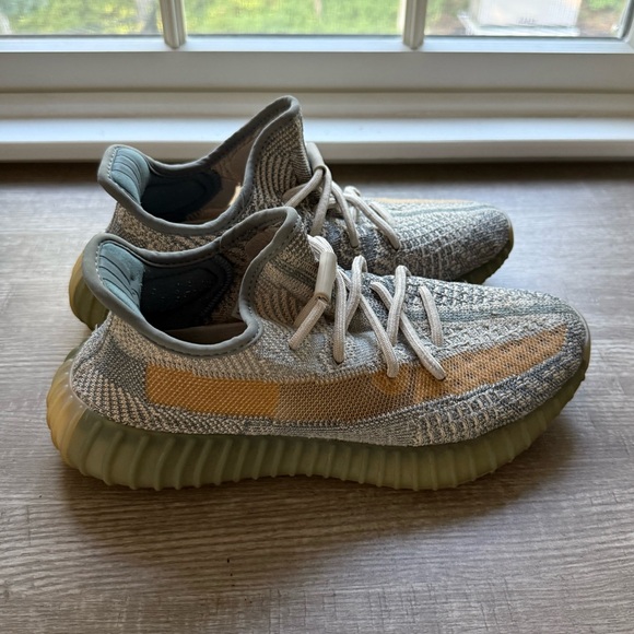 Yeezy Boost 350 V2 - Picture 1 of 6
